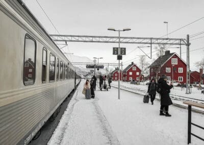 Comment le voyage en train réinvente l’exploration des territoires et l’imaginaire du voyage ?
